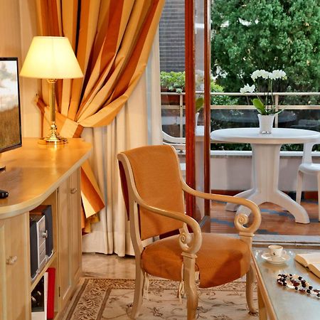Large Family Apartment E8 ローマ エクステリア 写真